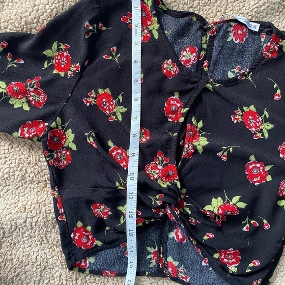 Zara Crop Top, Black/Red floral, Medium Y2K - Picture 12 of 13